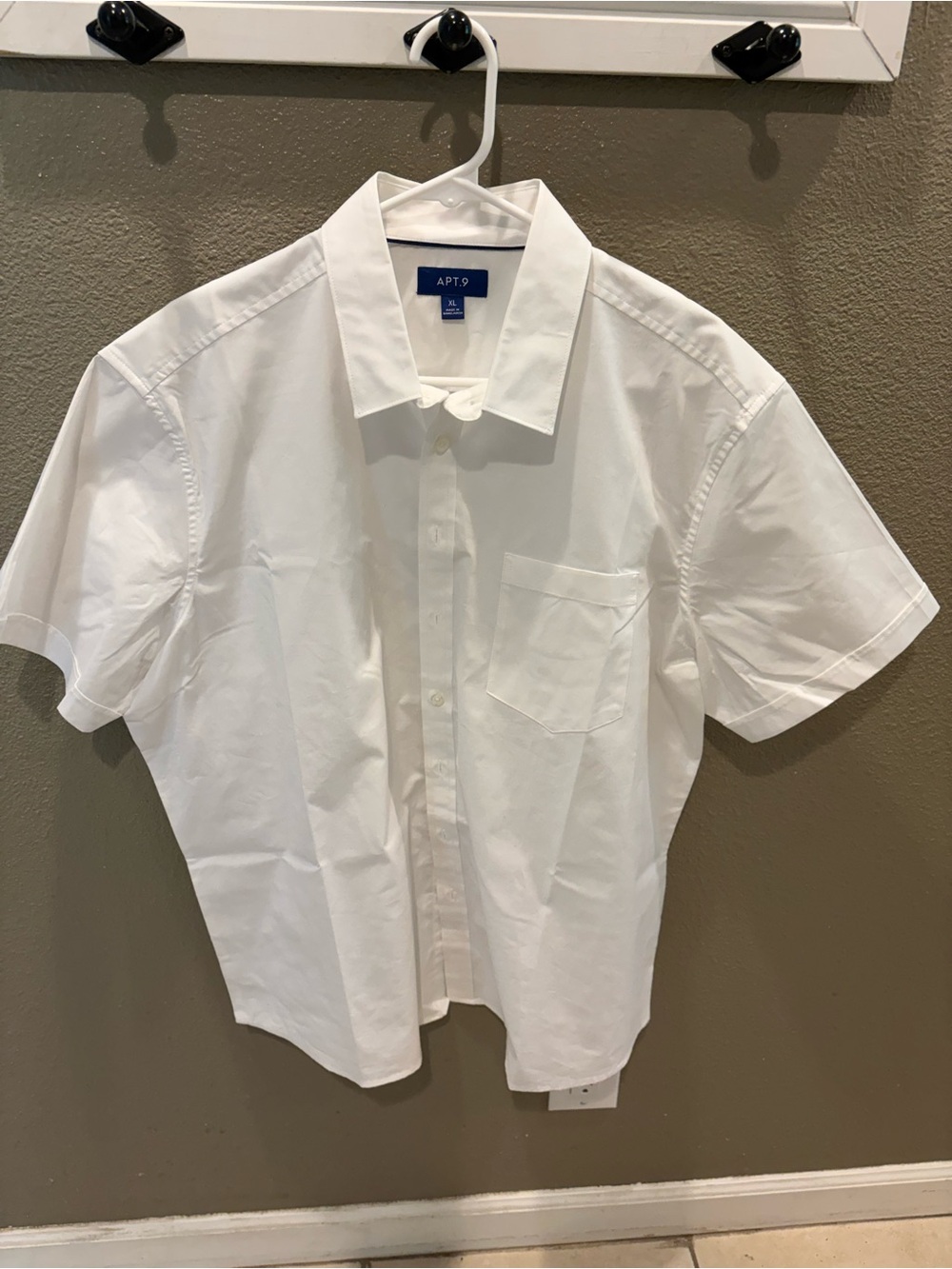 Apt. 9 White Short-Sleeve Button-Down Shirt with Chest Pocket